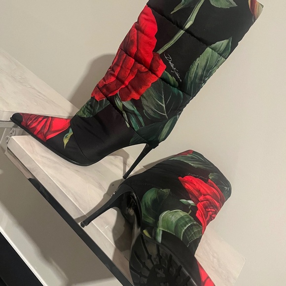 Dolce & Gabbana Rose Puffer Boots - Picture 7 of 10